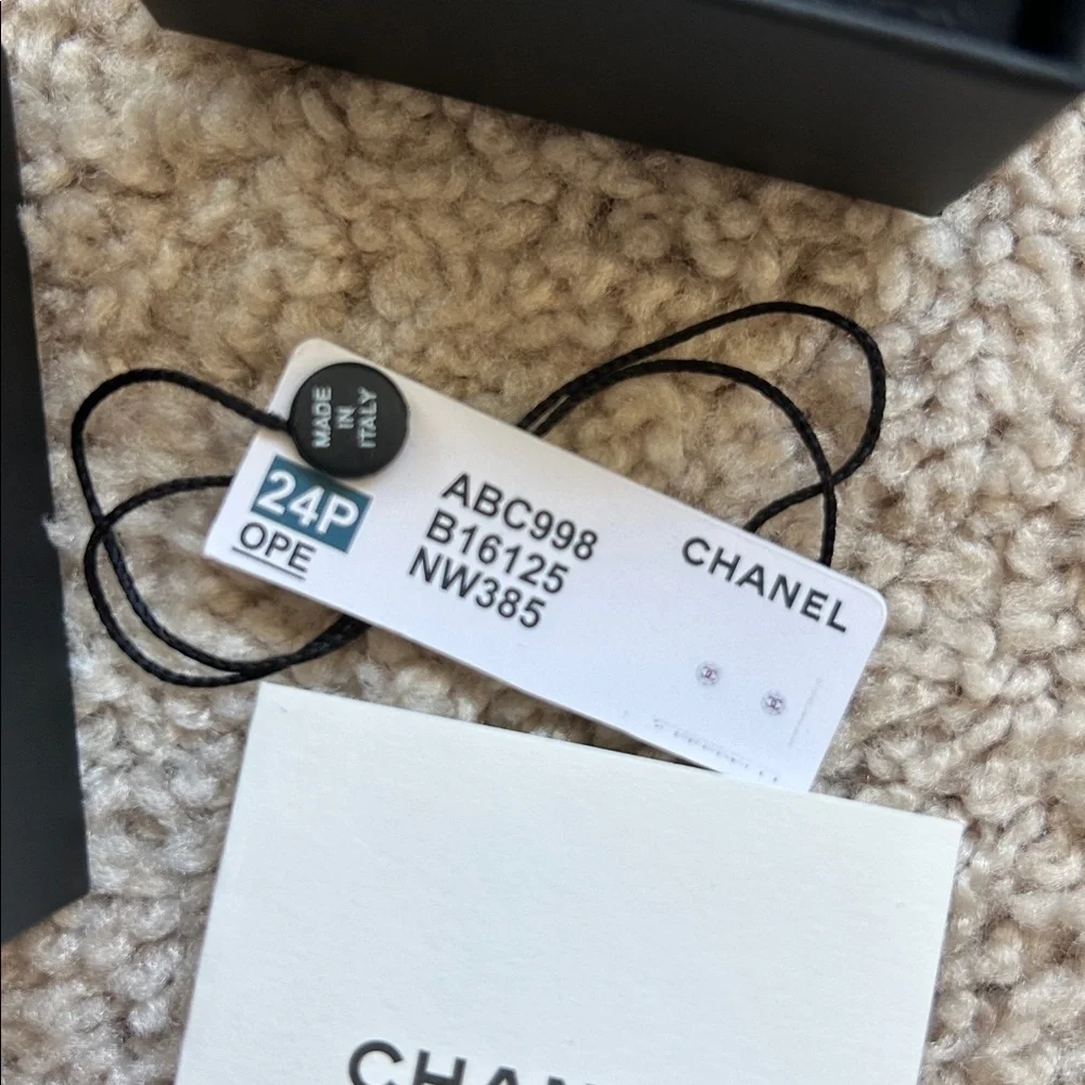 Chanel CC logo stud earrings - Picture 6 of 15